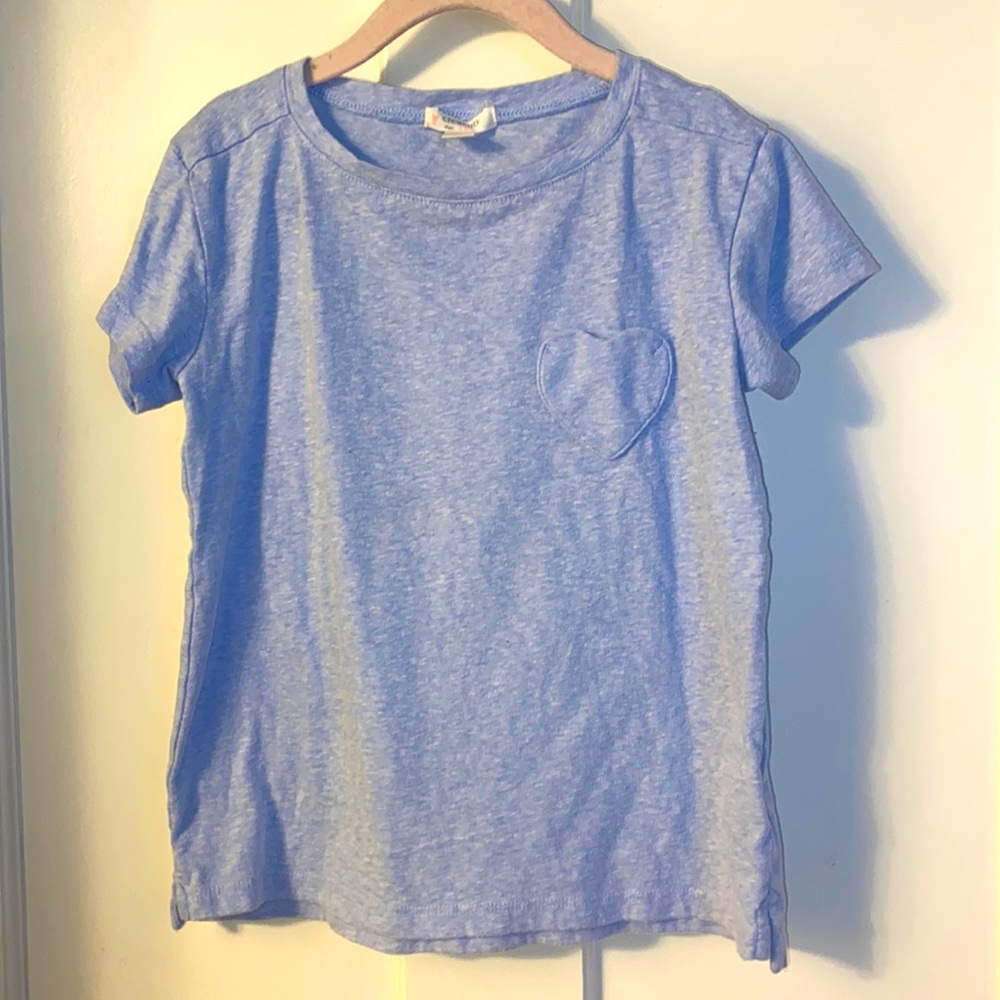 EUC Jcrew Factory crewcuts heather light blue heart pocket T-shirt small 6-7 🩵